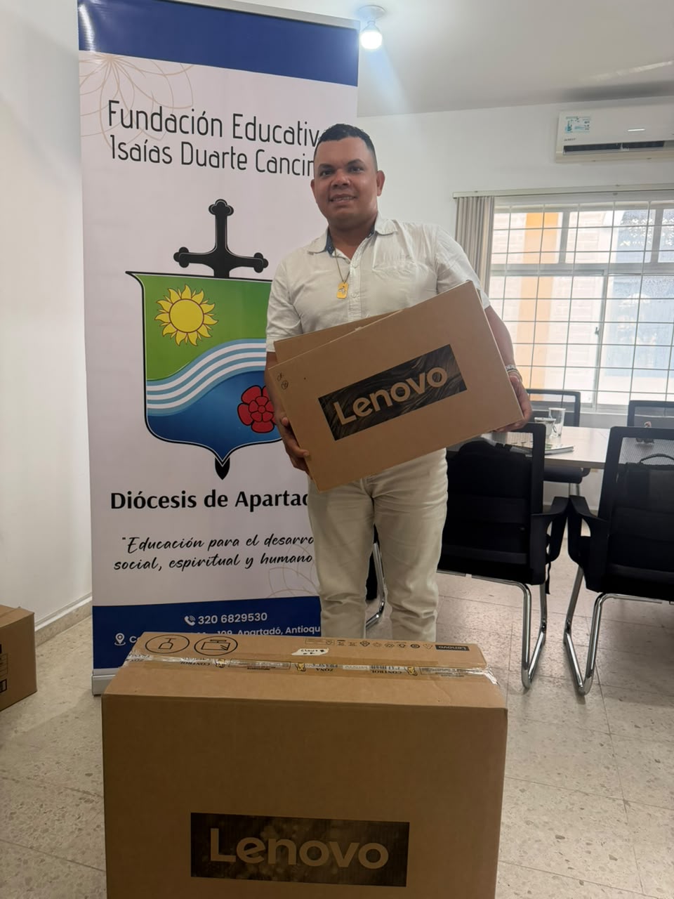 Foto de Encuentro con Rectores y Entrega de Equipos Tecnológicos 2026