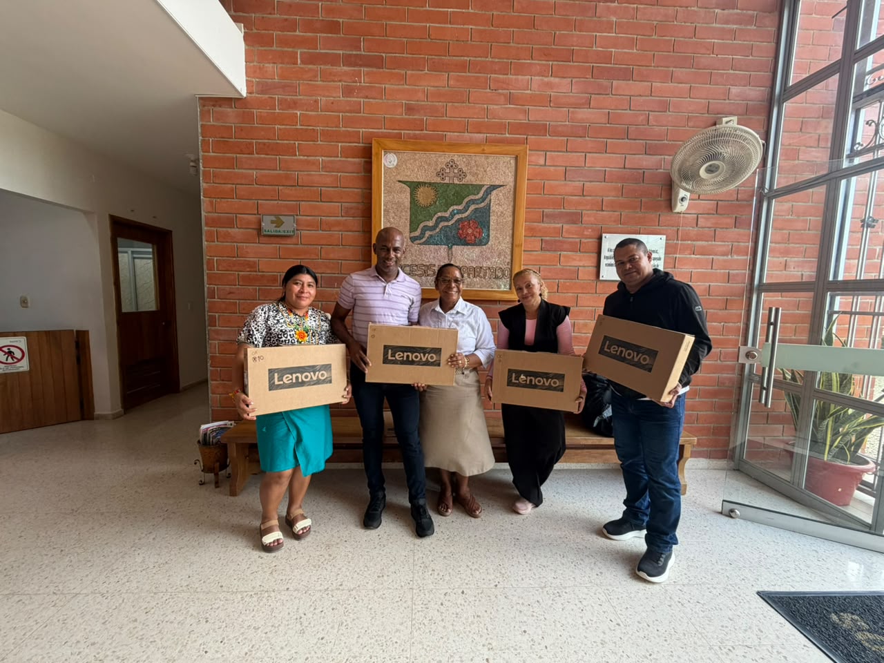 Foto de Encuentro con Rectores y Entrega de Equipos Tecnológicos 2026